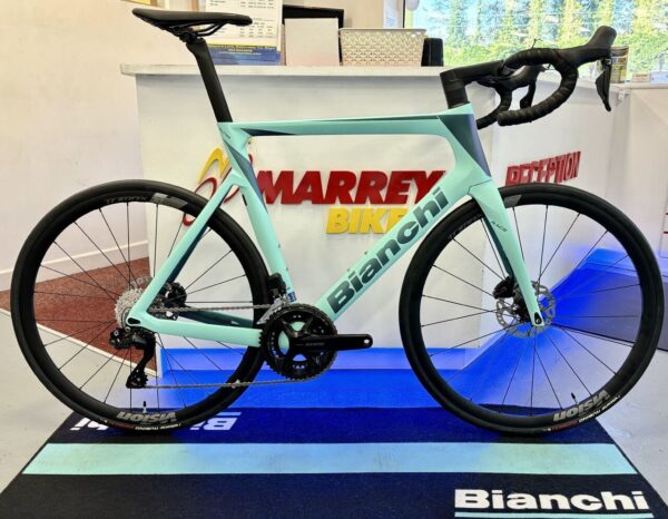 Bianchi Oltre Race 105 Di2 Race bike