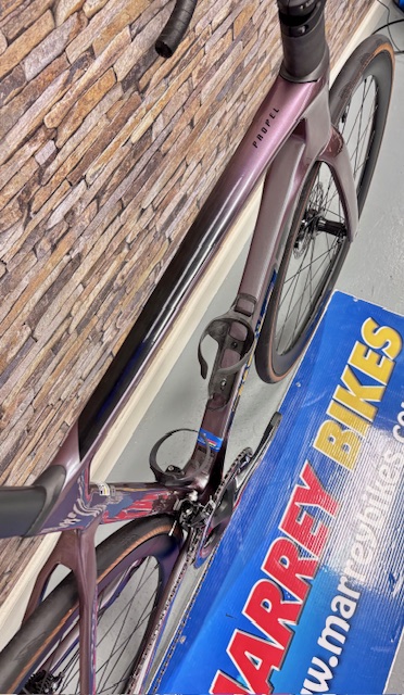 Giant Propel Advanced 1 Carbon Road Bike- Preloved Bike