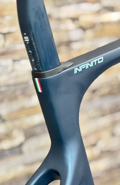 Bianchi Infinito PRO 105 DI2 12SP Road Bike - Image 3