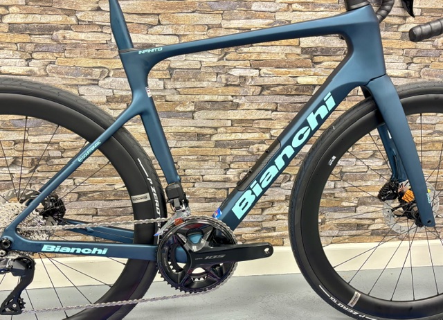 Bianchi Infinito PRO 105 DI2 12SP Road Bike - Image 5