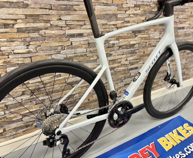 SCOTT Addict 30 Road Bike - Image 2